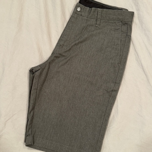 Volcom stretch shorts dark heathered gray - Picture 2 of 6